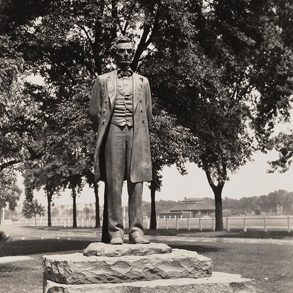 Lincoln Sculpture by Sculptor Leonard Crunelle, located in Freeport, Illinois